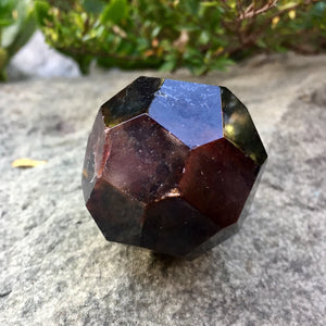 Garnet Crystal - Hexagonal Circle Shape - Sparkle Rock Pop